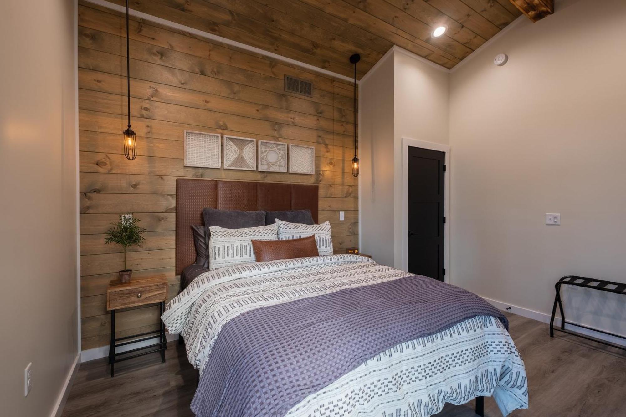 A Red River Barnhouse Rogers Bagian luar foto